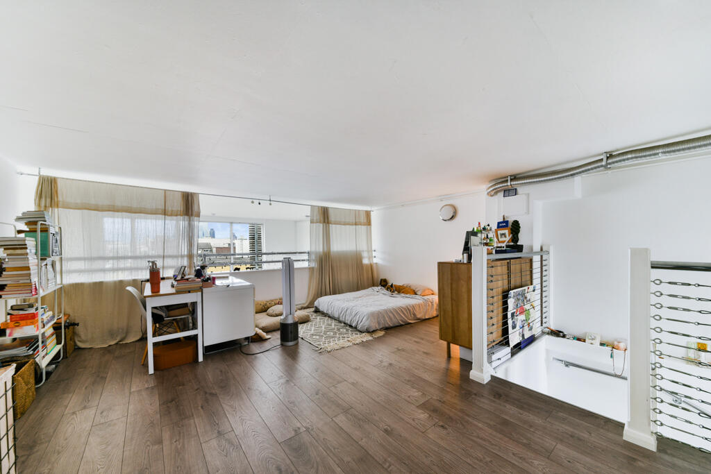 Apartment in London - View 5
