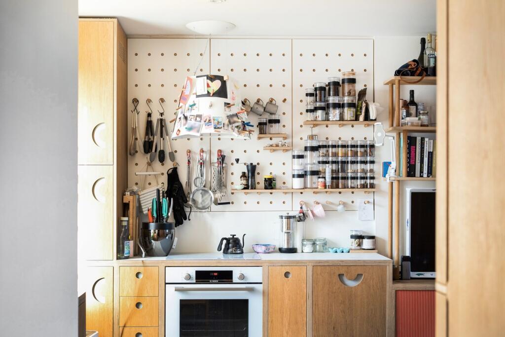 Main image of property: Clapham Road, Oval, SW9