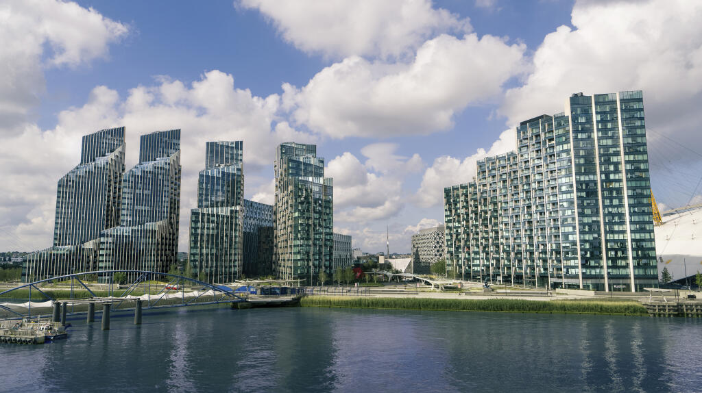 Main image of property: Peninsula Riverfront, Greenwich, SE10