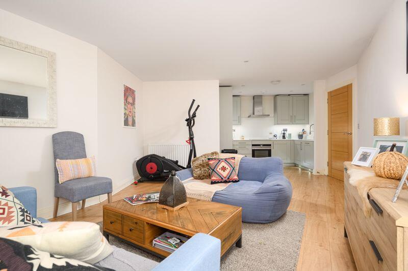 Apartment in Kingston upon Thames - View 5