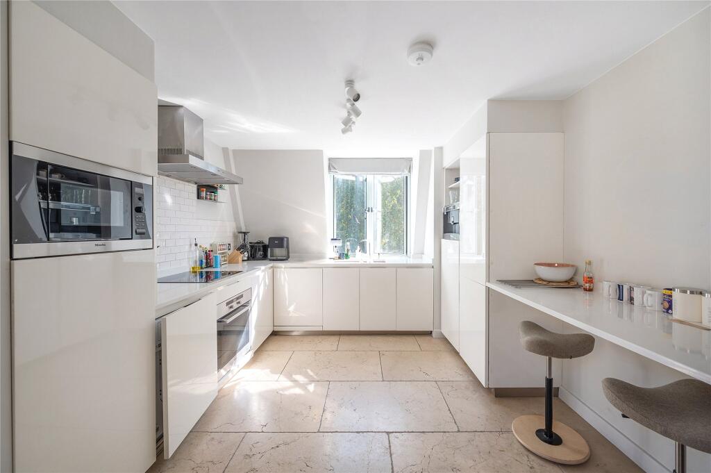 Apartment in London - More