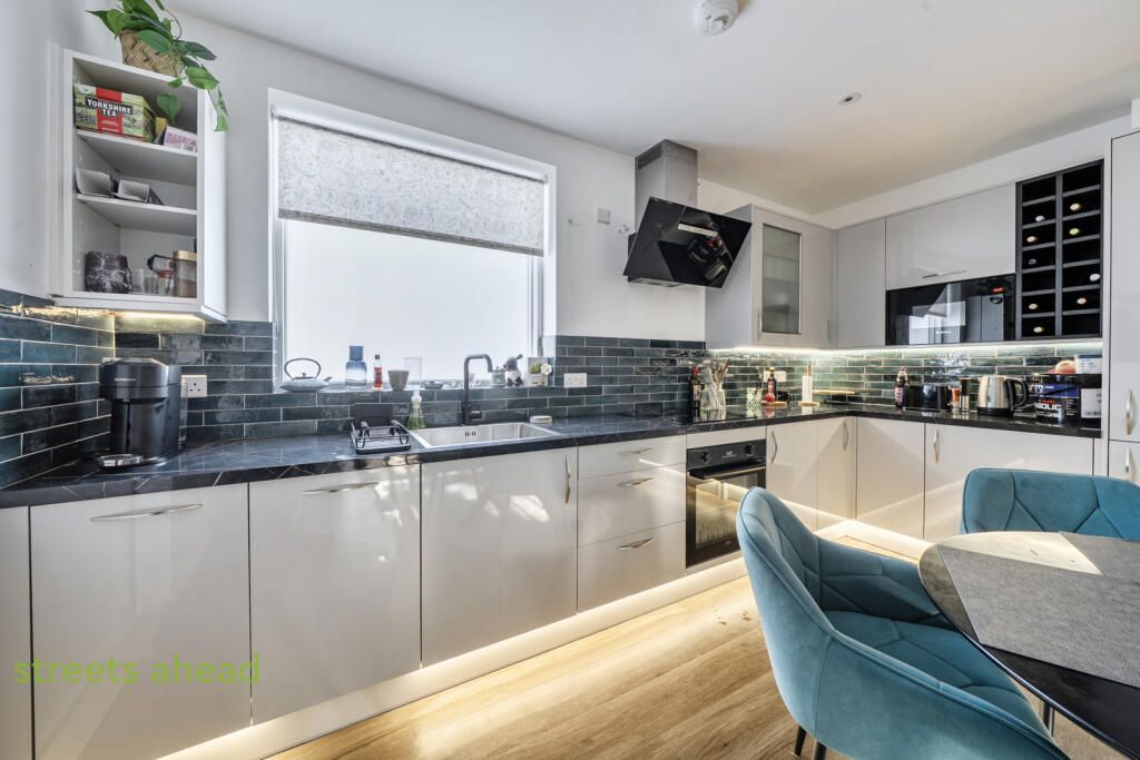 Apartment in London - View 3
