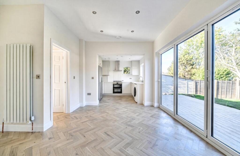 House in Sutton - View 5
