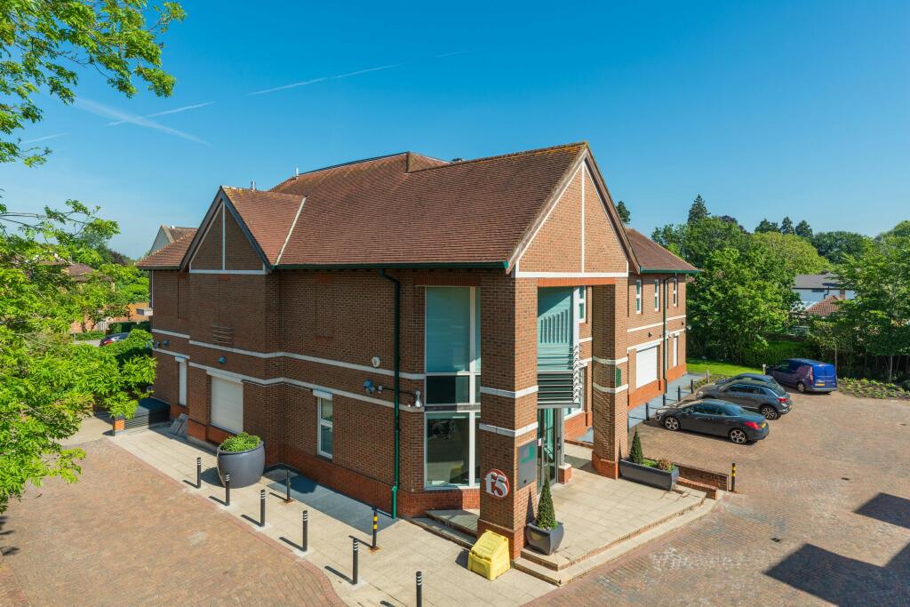 Chertsey Gate10.jpg