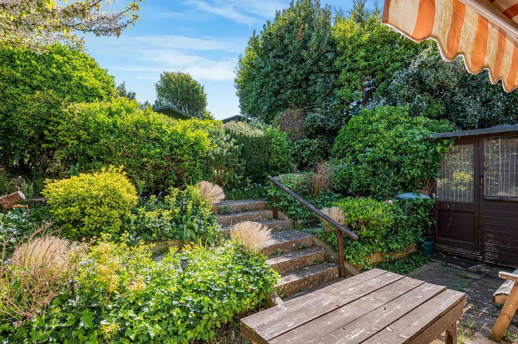 Hawth Park Road, Seaford, East Sussex, BN25 2RE photo 2