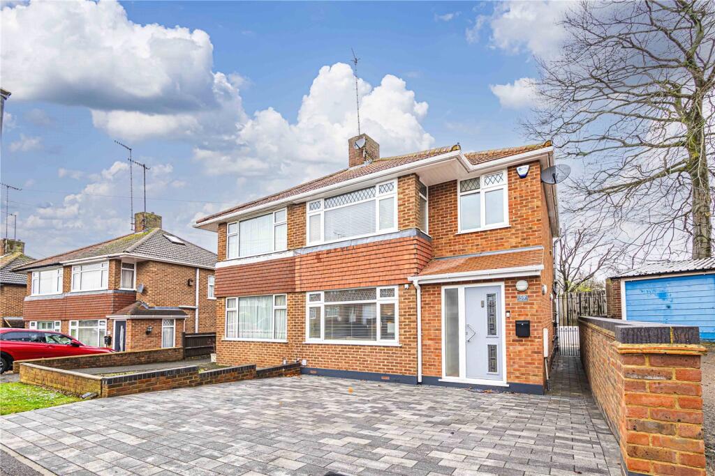 Main image of property: Langley Avenue, Nash Mills, Hemel Hempstead, Hertfordshire, HP3