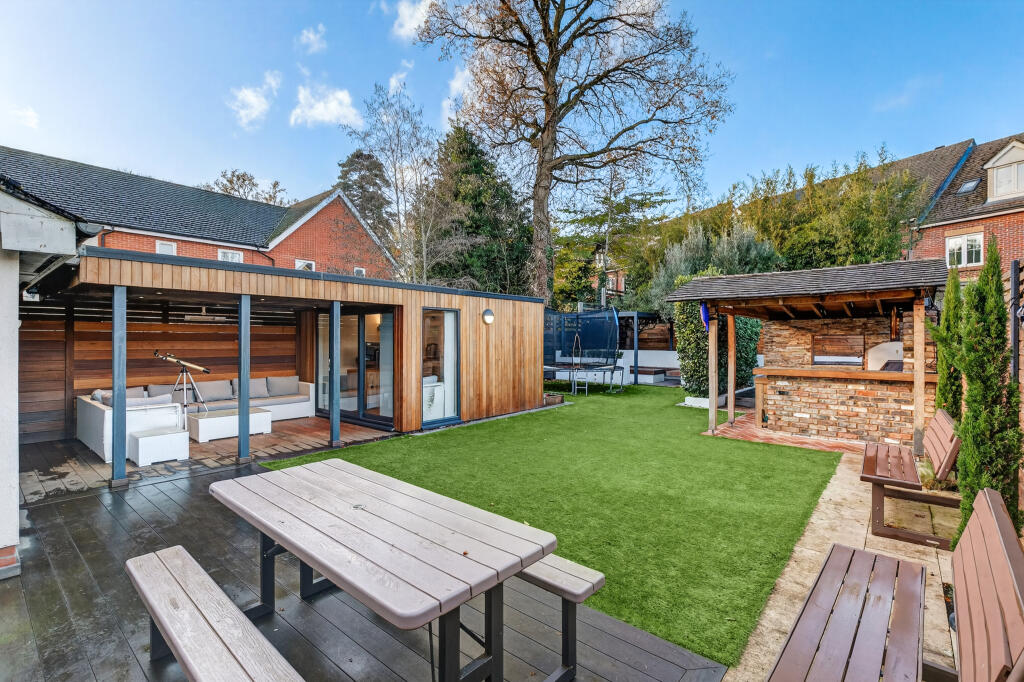 House in Bracknell, The Parks, Birch Hill - View 2