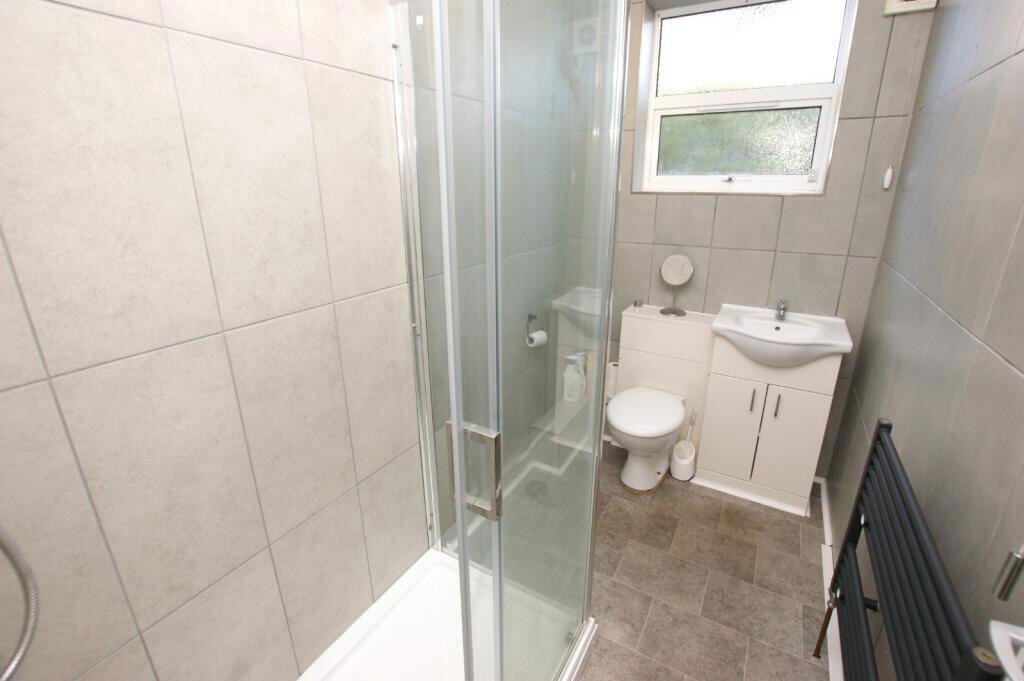 2 Kirkway, Broadstone, Dorset, BH18 8EE photo 4
