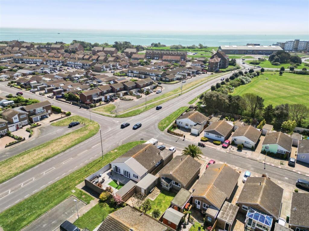 Middleton Drive, Eastbourne photo 3