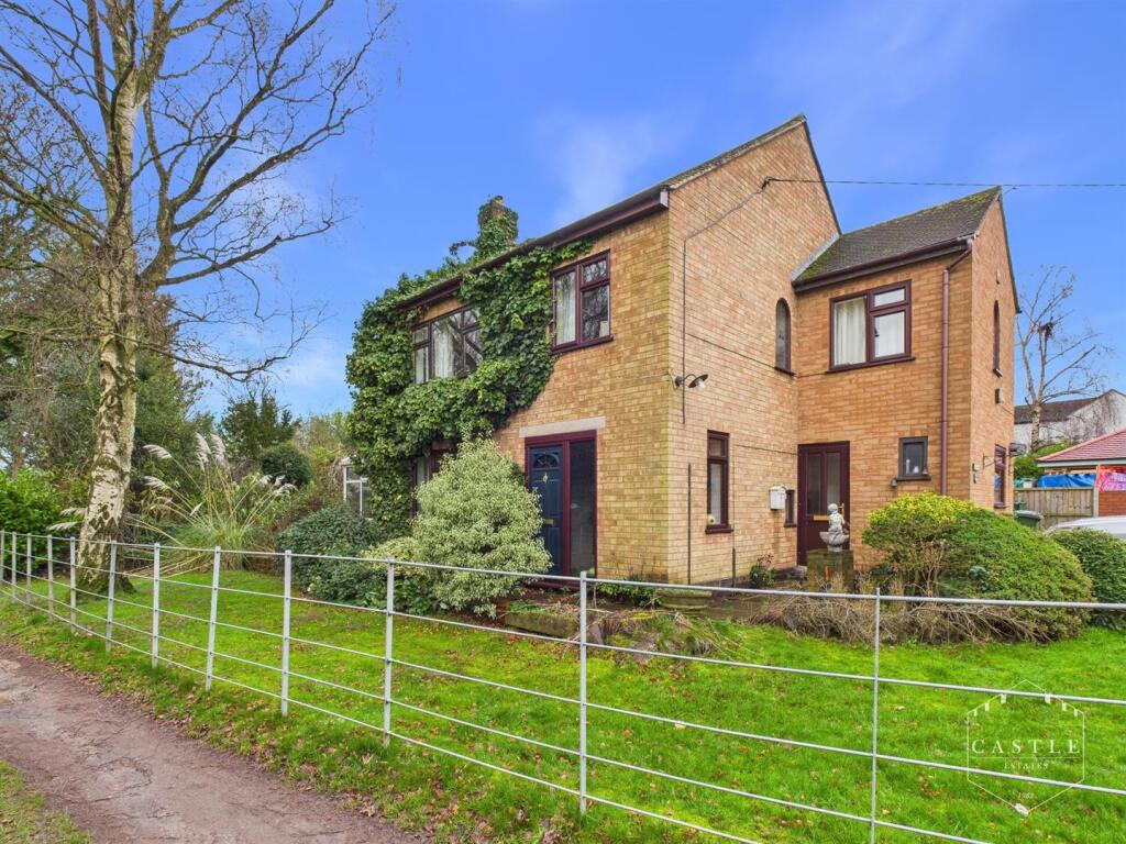 4-bed detached on Elisha Close, Stoney Stanton, Leicester, £400,000