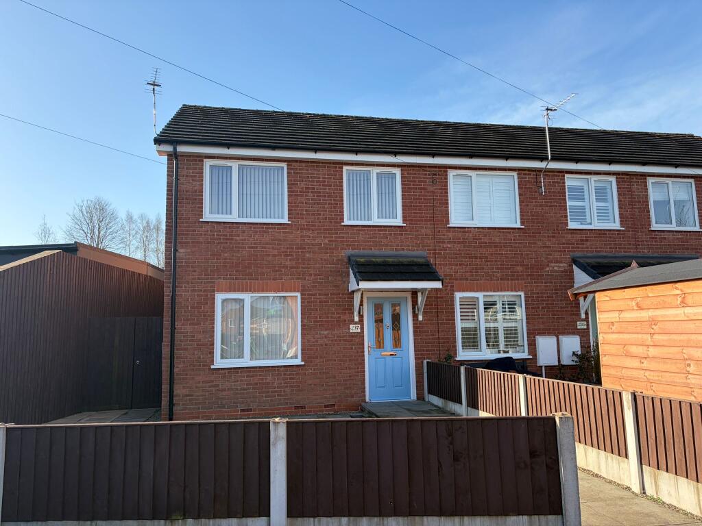Main image of property: Thelwall Lane, Warrington WA4 1NF