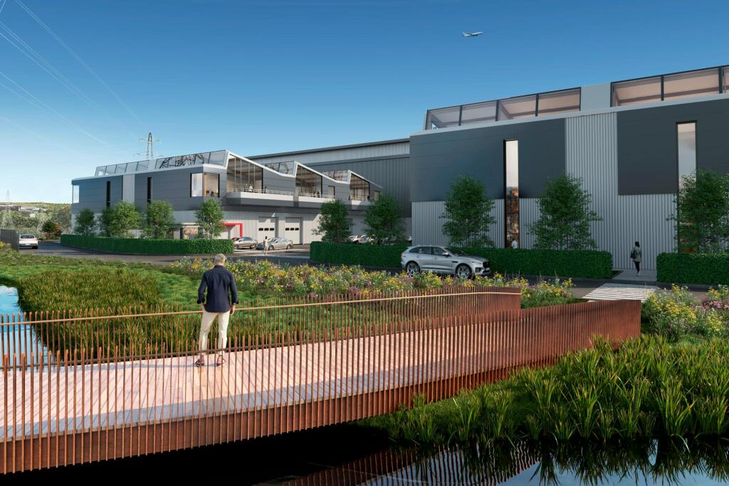 Courier  V5  landscape to front  170523.jpg