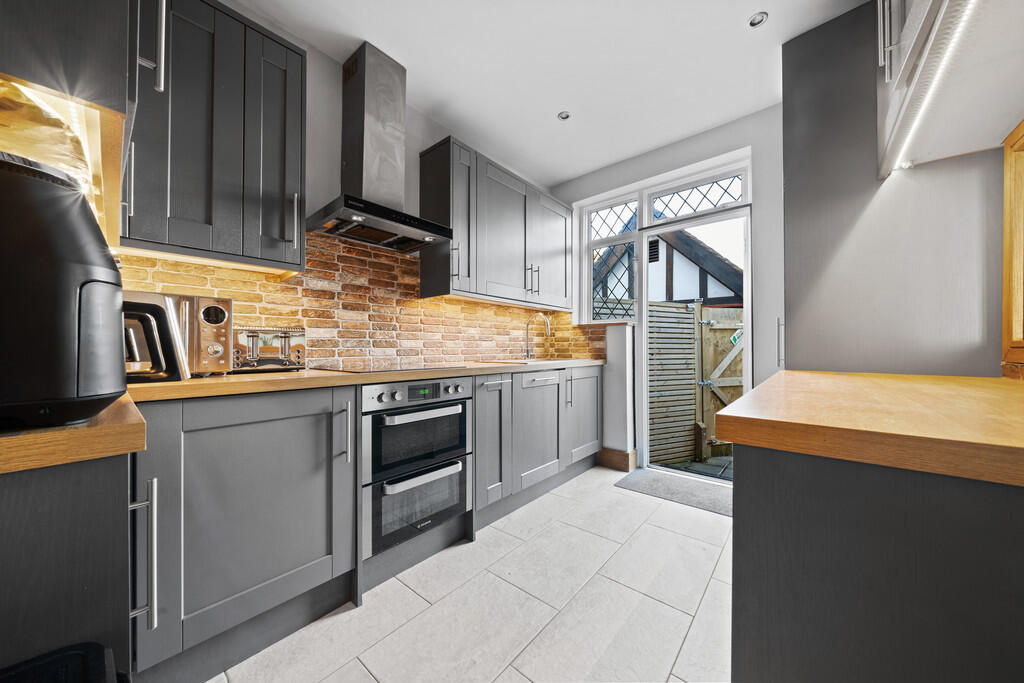 House in Sutton - View 4