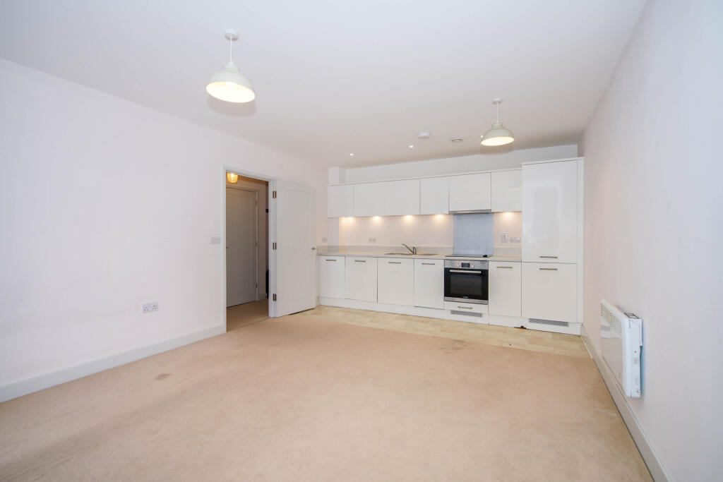 Apartment in Swindon, Churchward, Central Swindon North - View 3