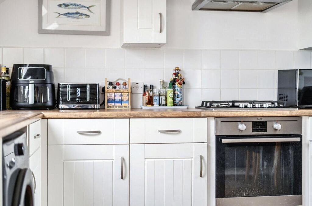 Oakbank Avenue, Walton On Thames, KT12 - View 6