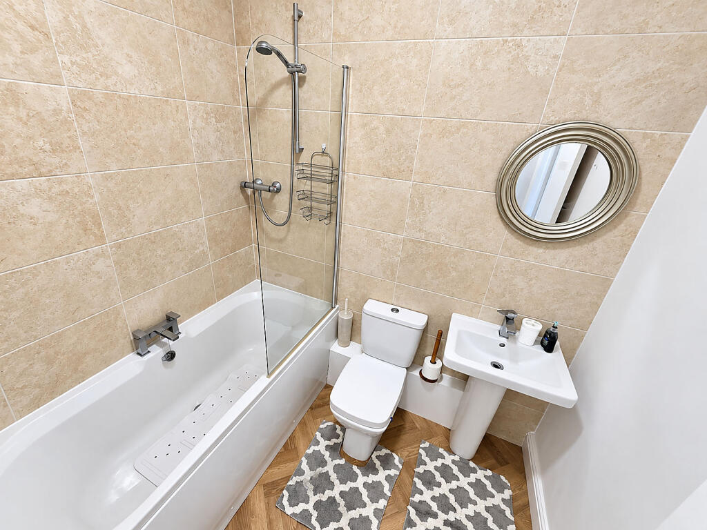 Apartment in Leeds, West Yorkshire - View 5