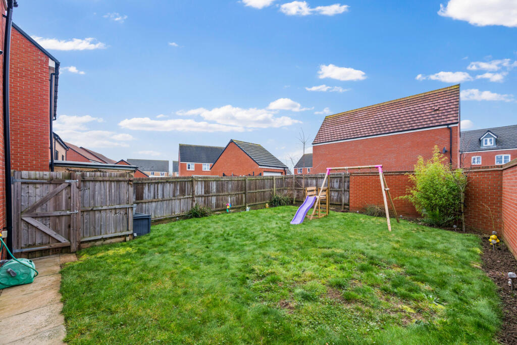 Thornton Avenue, Barton Seagrave, NN15 photo 4