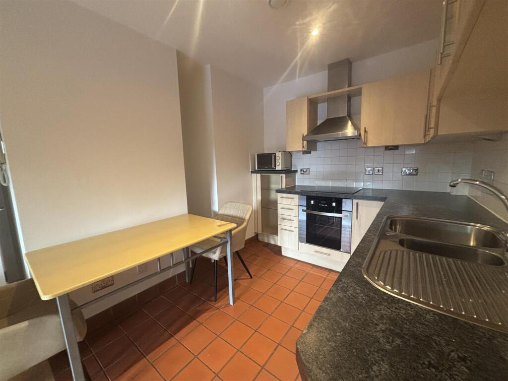 Apartment in Manchester, Civic Quarter, City Centre - More