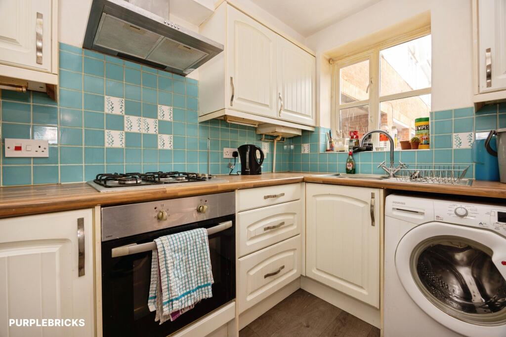 House in Guildford, Ash - View 5