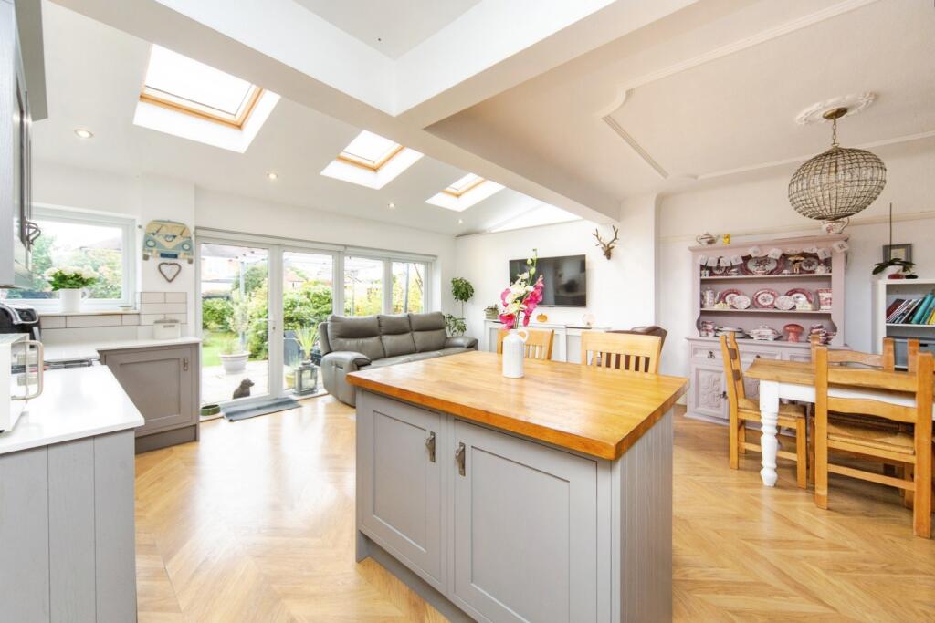 Lynton Drive, WIRRAL, Merseyside, CH63 photo 3