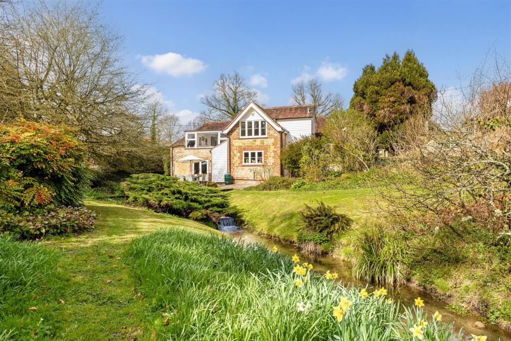 Main image of property: Heyshott