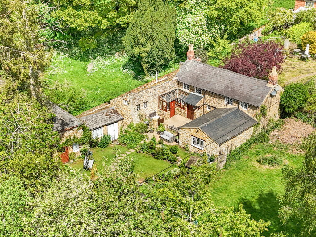 3-bed house on BYFIELD, Northamptonshire, £500,000