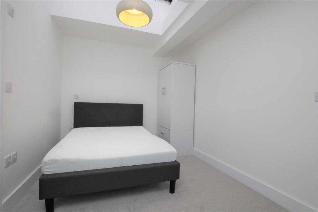 Apartment in Reading - View 4