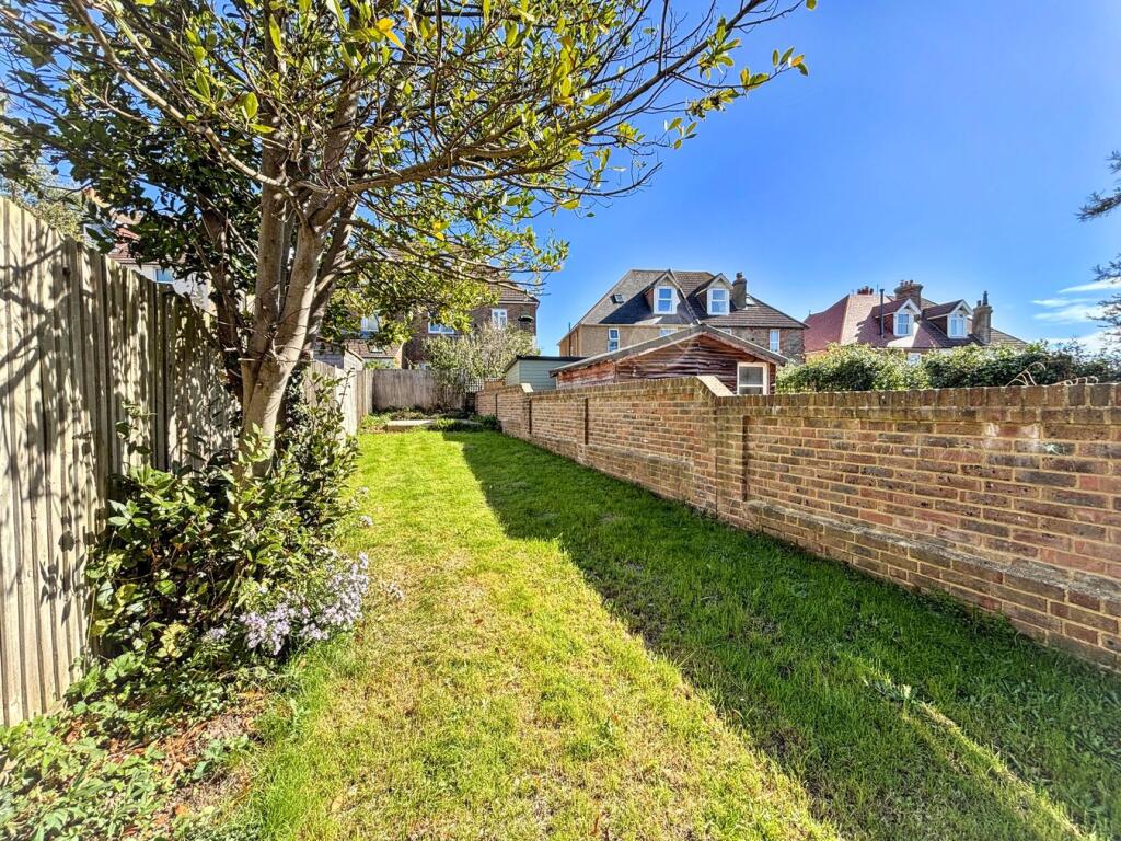 Apartment in Bexhill-on-Sea, Central - View 2