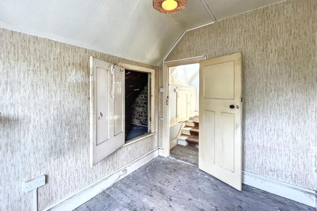 79 Valley Road, Streatham, London SW16 2XL photo 5