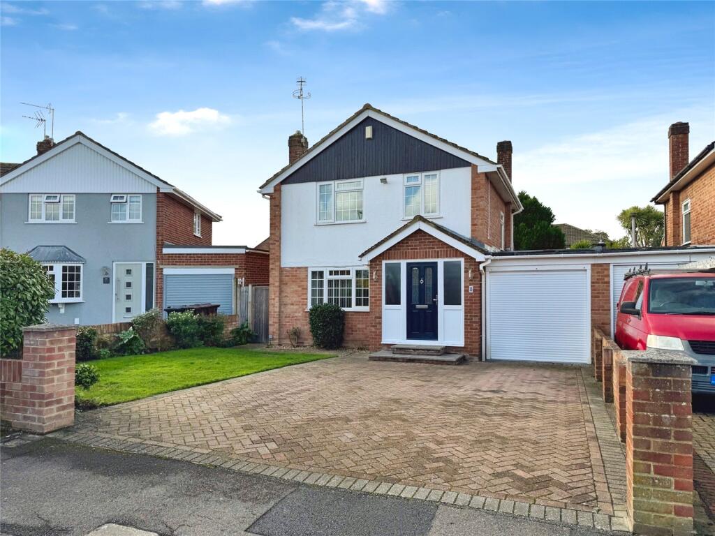 3-bed detached on Portrush Close, Woodley, Reading, £550,000