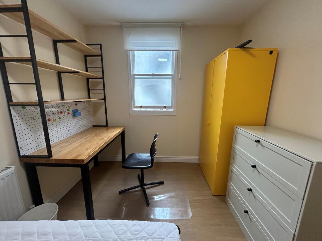 Apartment in Bristol, The Triangle, Clifton - View 4