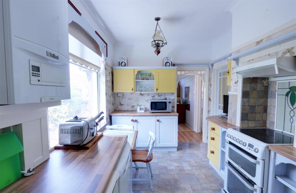 House in Castle Point, Essex - View 2