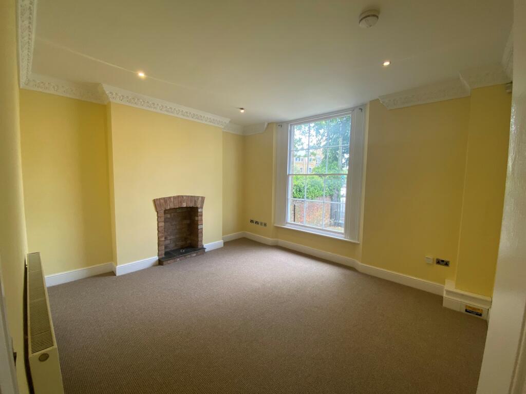 Apartment in Rugby, Warwickshire - View 2
