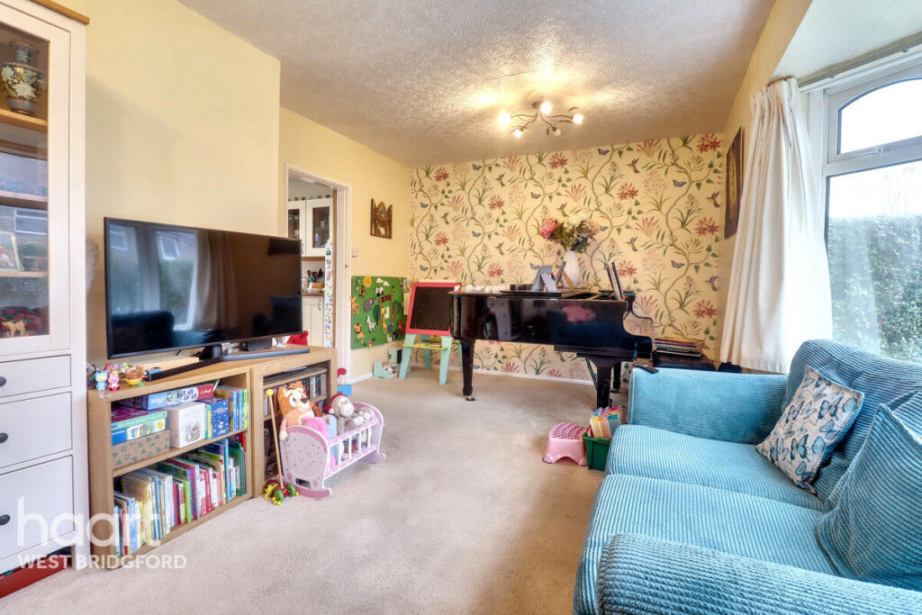 Main image of property: Leafield Green, Nottingham