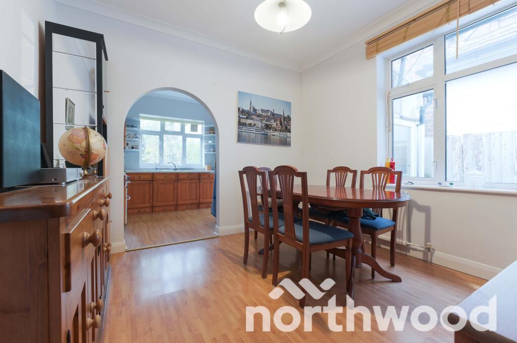 Manor Drive, Ewell, Epsom, KT19 photo 3