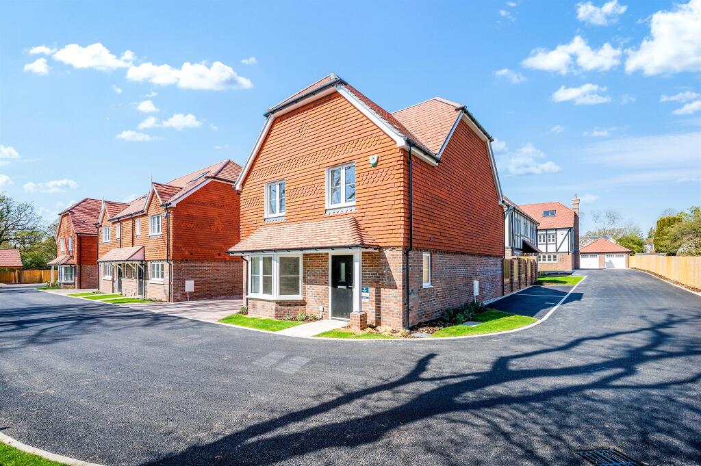 4-bed detached on Folders Lane, Burgess Hill, £850,000