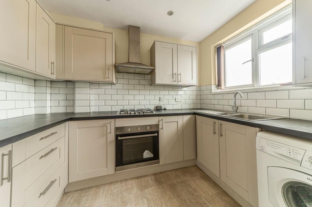 Main image of property: Bromley Road, London, SE6