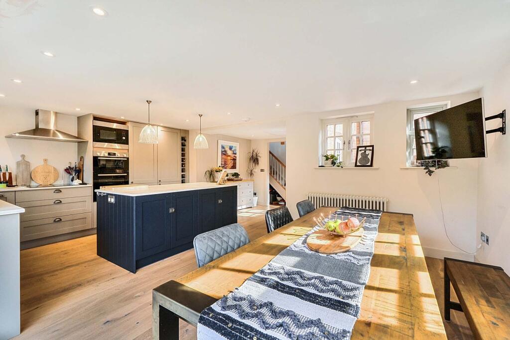 House in Upper Basildon, Basildon - View 5