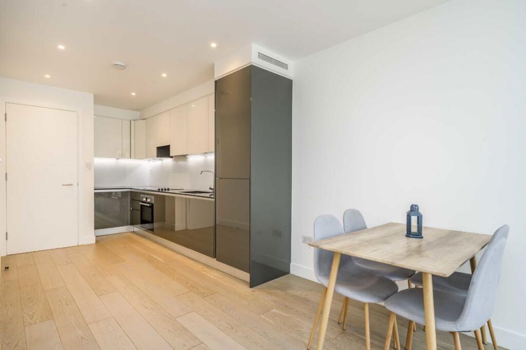 Apartment in London - More