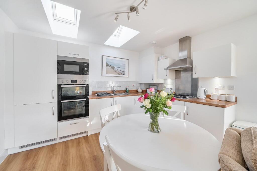 Apartment in Leeds, Clifford - View 3