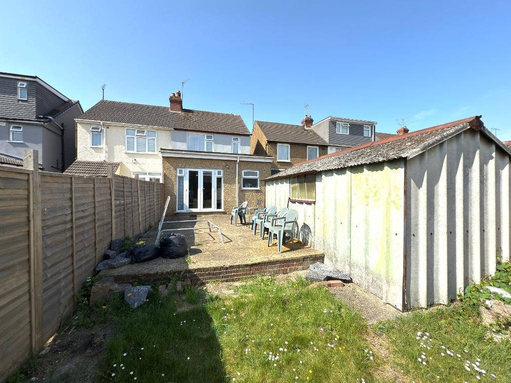 House in Luton - More