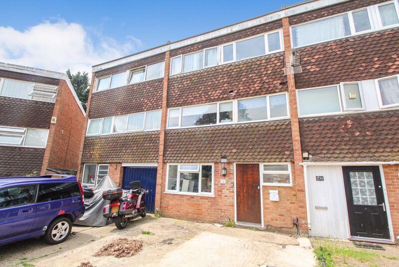 5-bed terraced on Fearnley Crescent, Kempston, MK42, £300,000