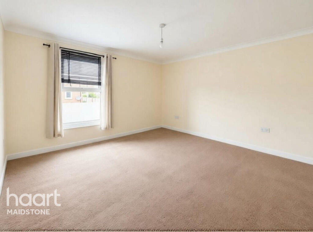 Warwick Place, Maidstone photo 4