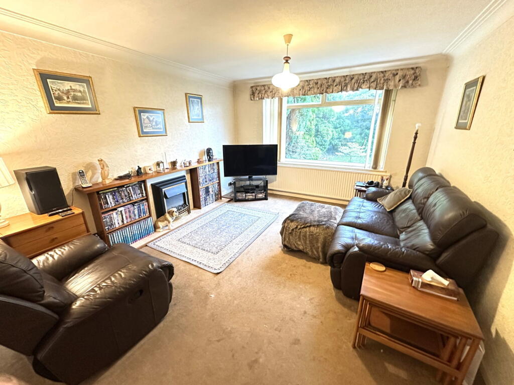 33 Cemetery Road, Royton, Oldham, OL2 5SW photo 4