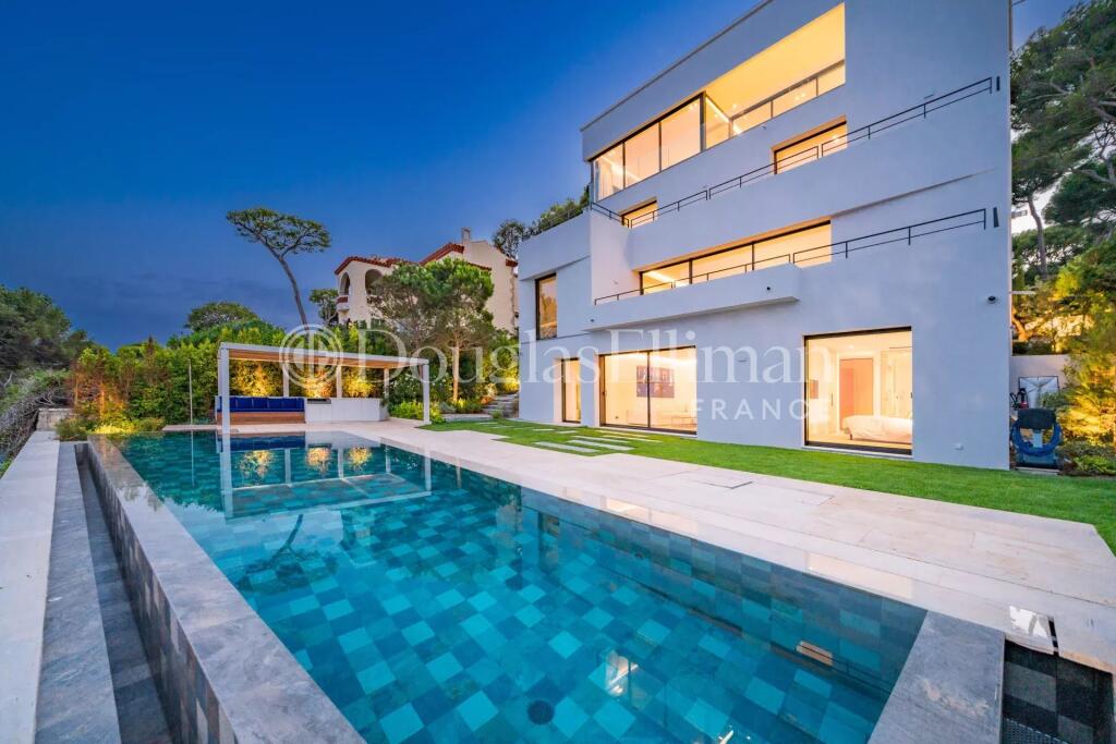 Main image of property: Provence-Alps-Cote d`Azur, Alpes-Maritimes, Antibes