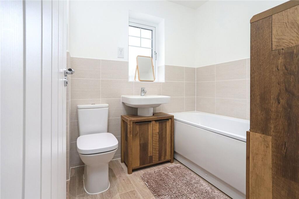House in Farnham, Mount Pleasant - More