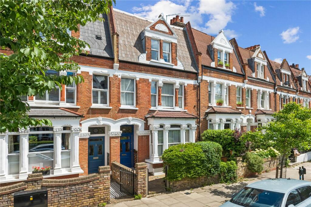 Main image of property: Clissold Crescent, London, N16