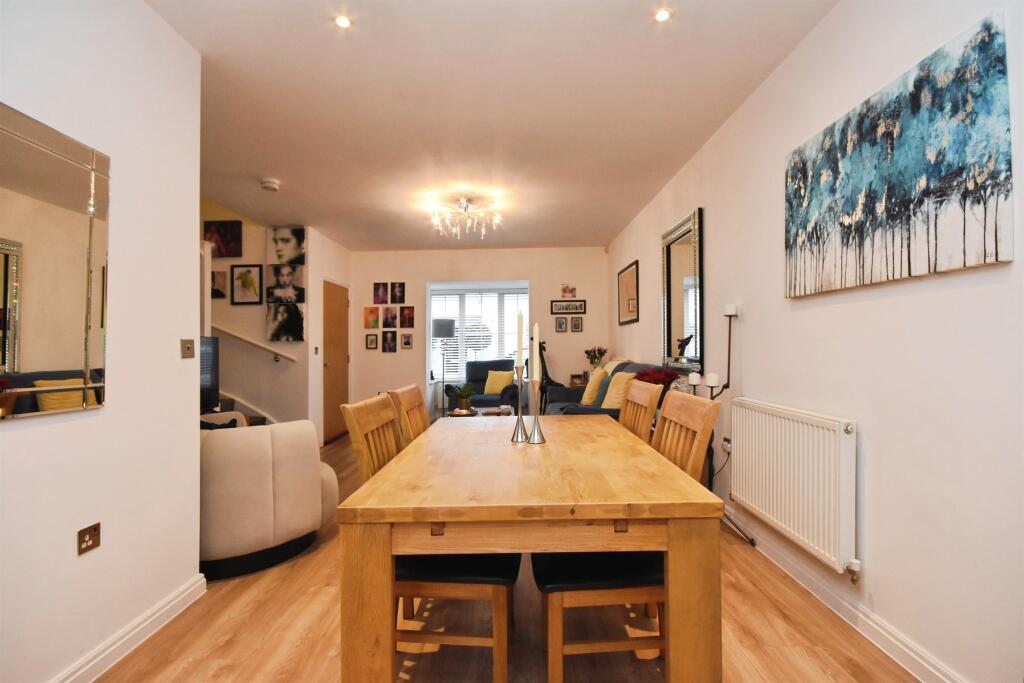 9 Hopwood View photo 3