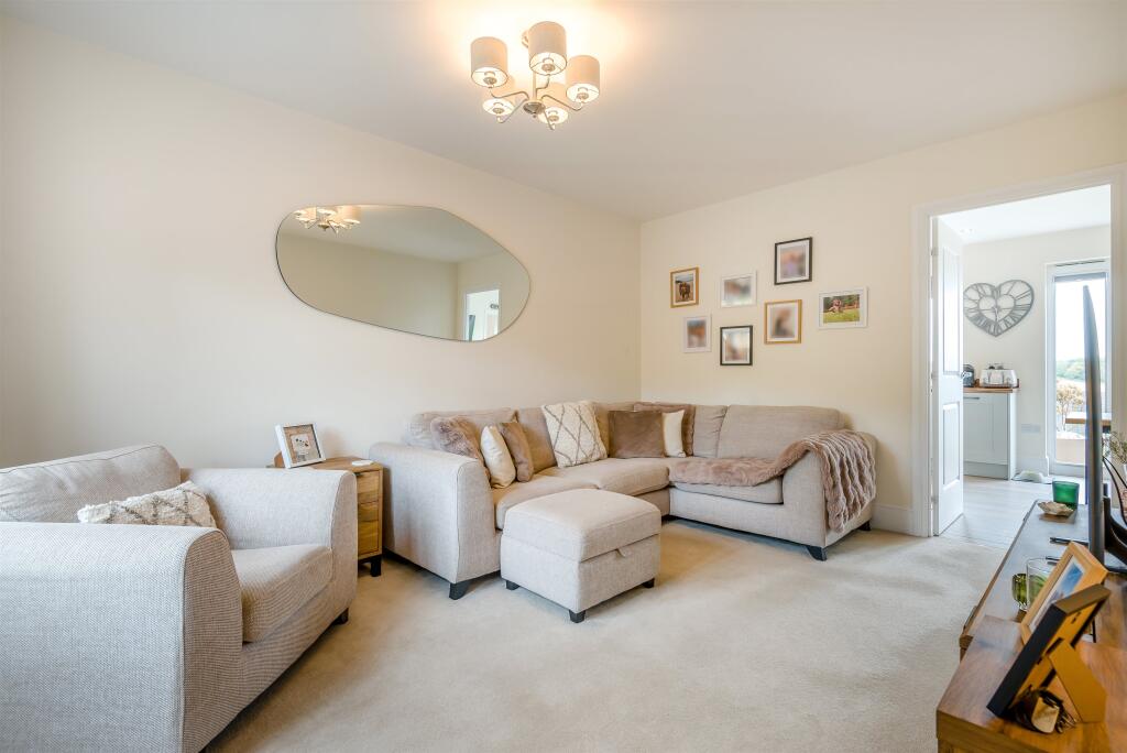 House in Newport - View 4