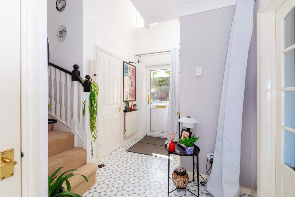 House in Maidenhead, Furze Platt - View 5